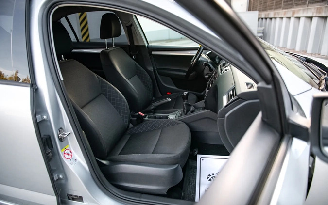 Skoda Octavia cena 39999 przebieg: 200000, rok produkcji 2018 z Płock małe 277